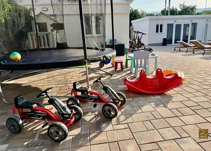 וילה Family Q & קראליביצה