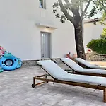 Villa Family Q & *