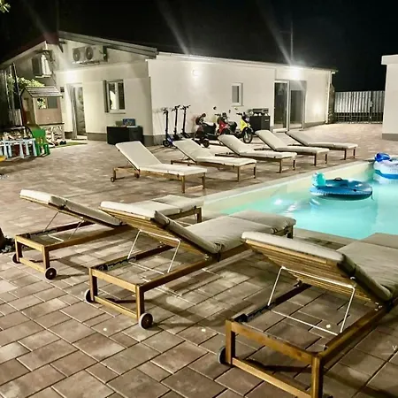 Villa Family Q & Kraljevica